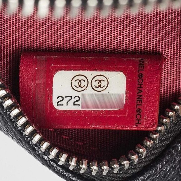 Chanel Black/White Quilted Caviar Leather Filigree Vanity Round Clutch - Picture 10 of 10